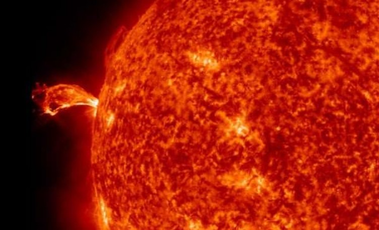 NASA warns of huge solar flare hitting the Earth this weekend