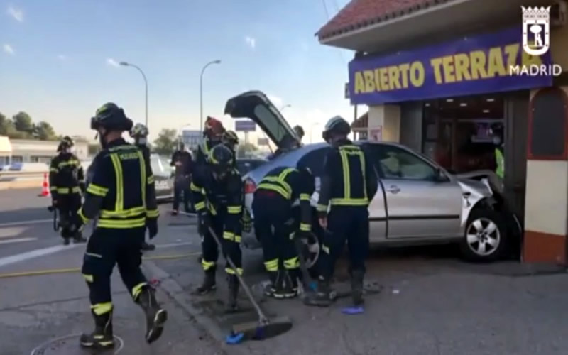 Madrid car chase ends with car embedded in a restaurant