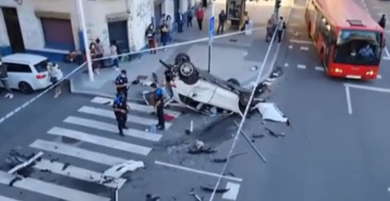 WATCH: Car plunges eight metres from a bridge in A Coruña