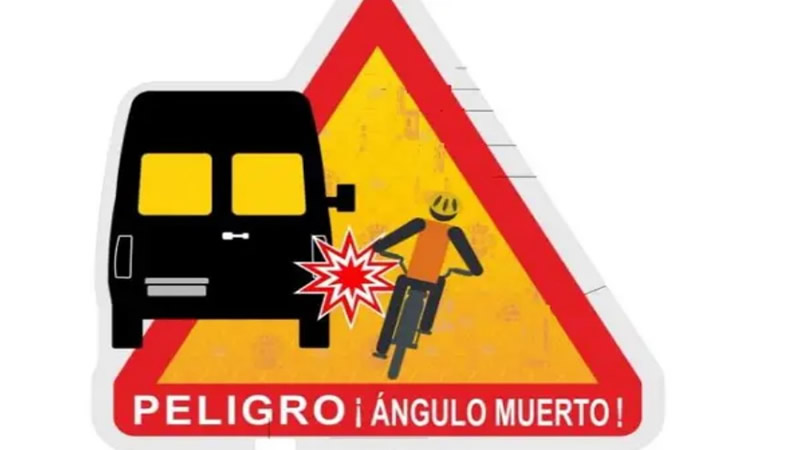 The new DGT warning sign for transport vehicles