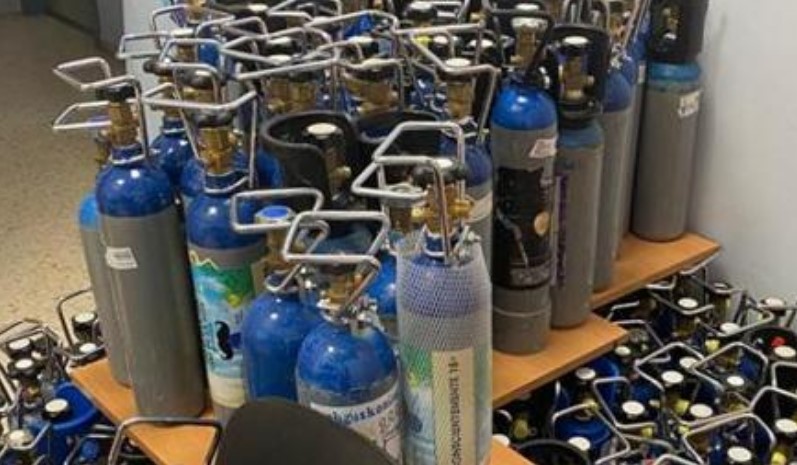 Van containing 250 'laughing gas' cylinders intercepted by Marbella police