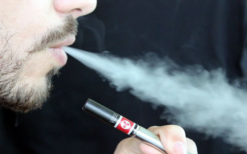 Smoking e-cigarettes doubles the risk of heart attack