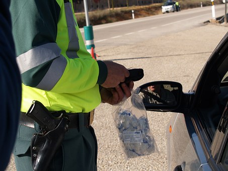 Guardia Civil officer run over at checkpoint