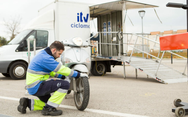 Mobile ITV for mopeds returns to Nerja