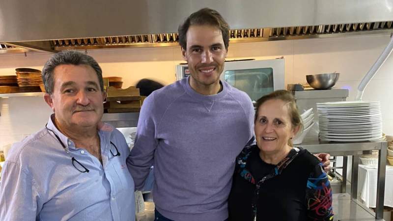 Rafa Nadal with the owners of El Gamonal