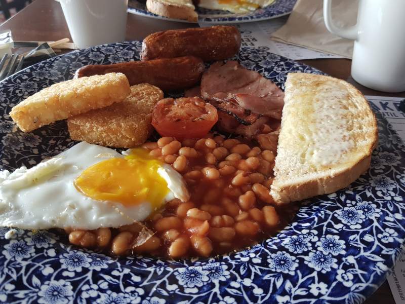 Wetherspoons cutting prices on meals including breakfast