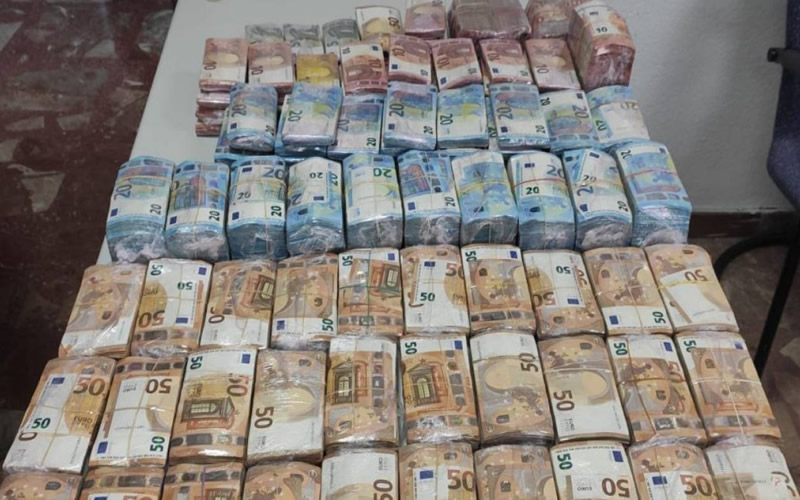 Guardia Civil discover €650,000 in a vehicle on the A-4