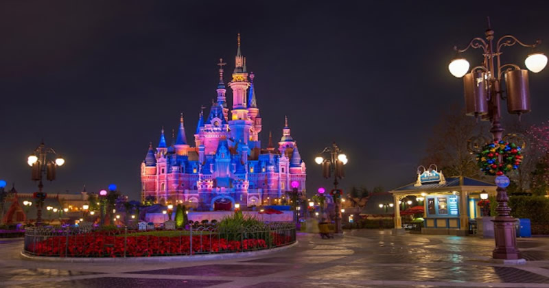More than 30,000 visitors trapped inside Disneyland Shanghai on Halloween