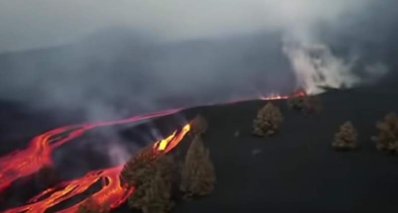 WATCH: La Palma lava stream emerges suddenly under a house