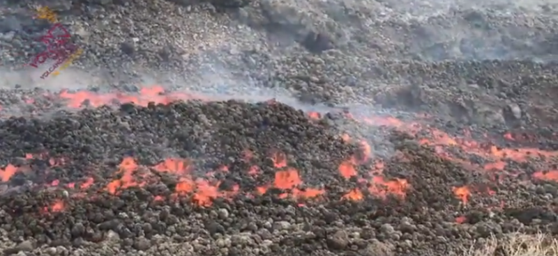 Warning as "unstoppable" lava flows at 10 metres per second