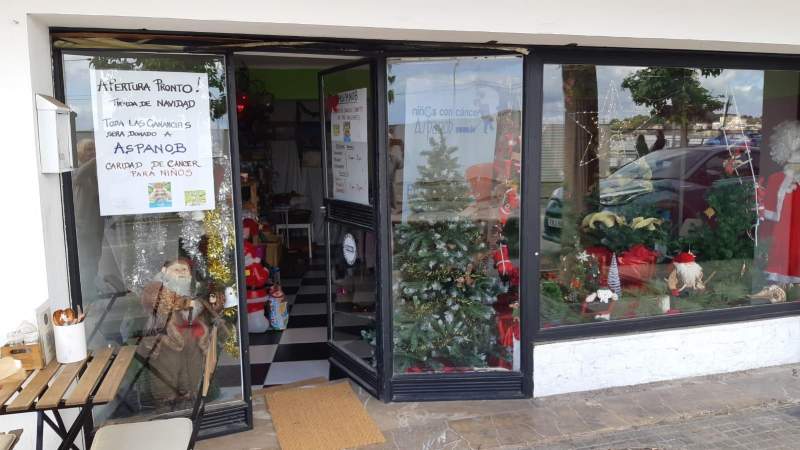 The Cala Nova Cancer shop ready for Christmas
