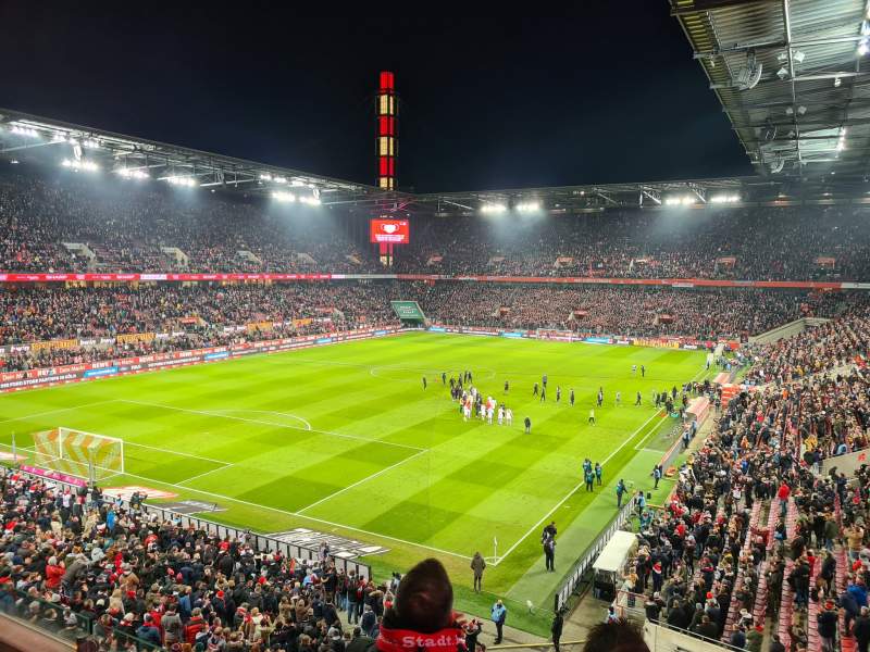 Germany: Health expert calls for limit to football fans at games