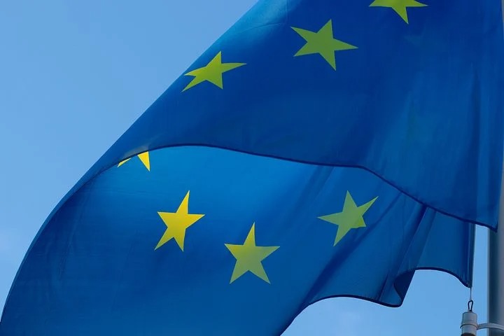EU citizens should be offered physical proof of status