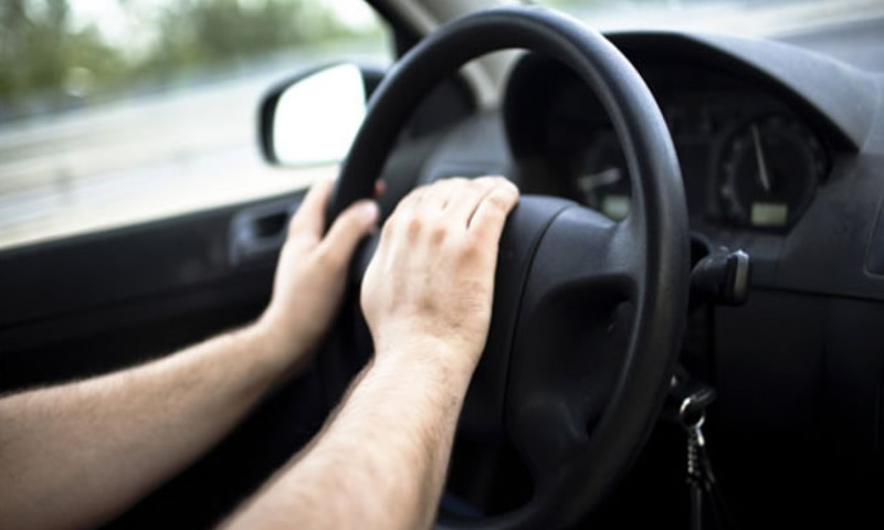 DGT reminds drivers about fines for blowing the car horn
