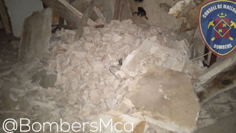 Roof of home collapses as Mallorca family eats dinner