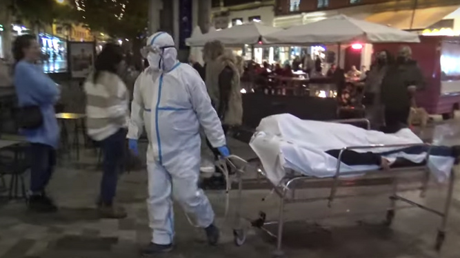 Watch: Nurse walks through the crowded centre of Malaga with ‘dead body’
