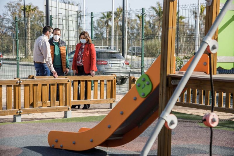 Mayor Margarita del Cid opened the renovated playground