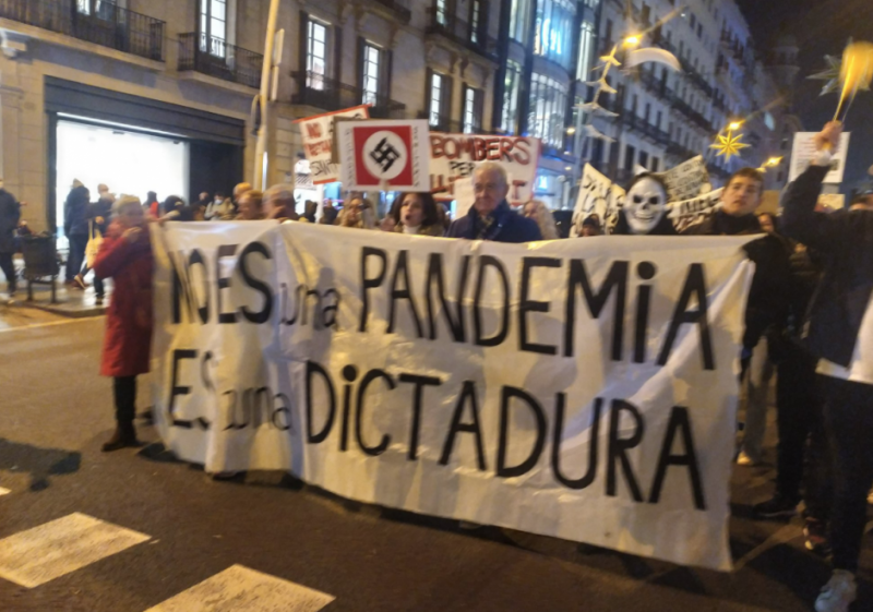 Thousands protest in Barcelona and Seville against "health dictatorship"