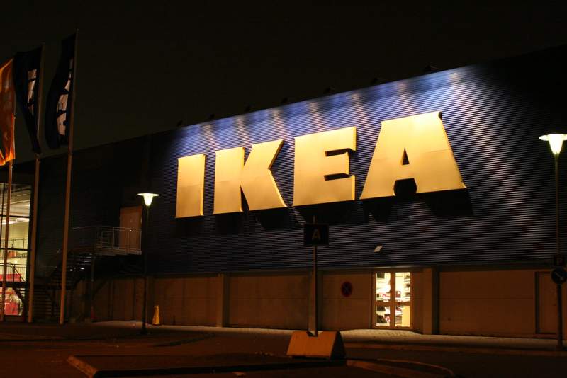 Ikea: Sick pay cut for unvaccinated staff