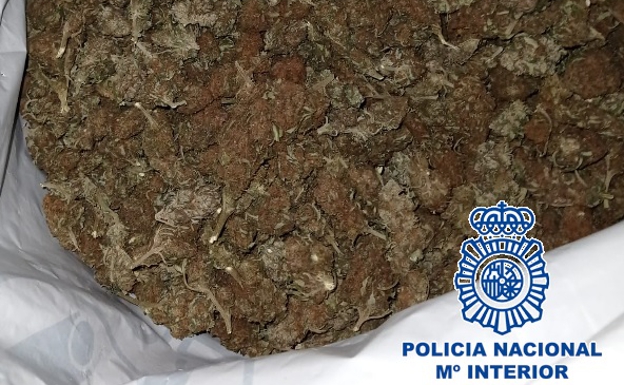 Police find ammunition and kilo of marijuana hidden in car in Marbella