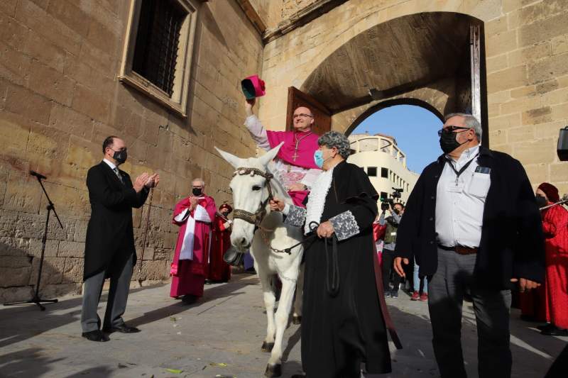 New bishop enters Orihuela on a white mule