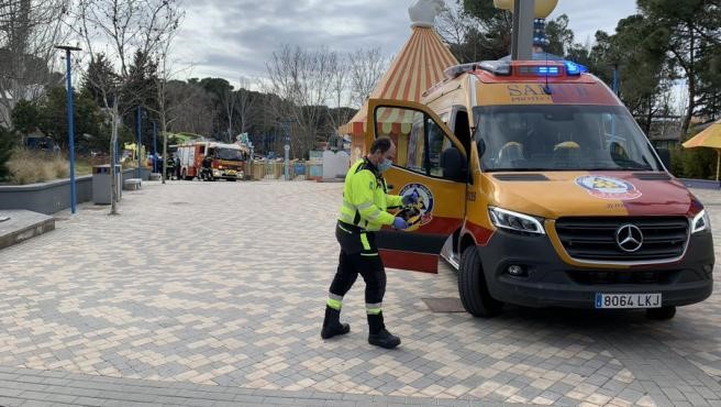 Madrid amusement park roof collapses injuring thirteen