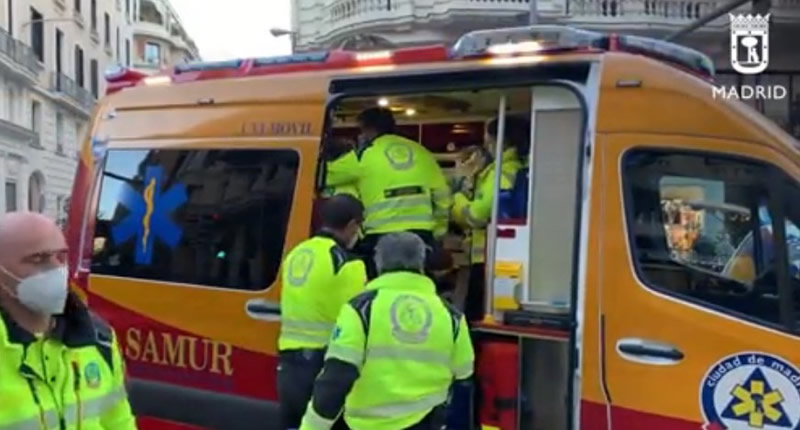 EMT bus runs over couple in Madrid leaving man in serious condition