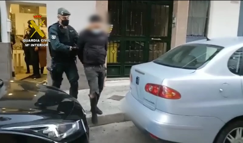 Guardia Civil dismantles online scam involving fraudulent sale of sanitary material