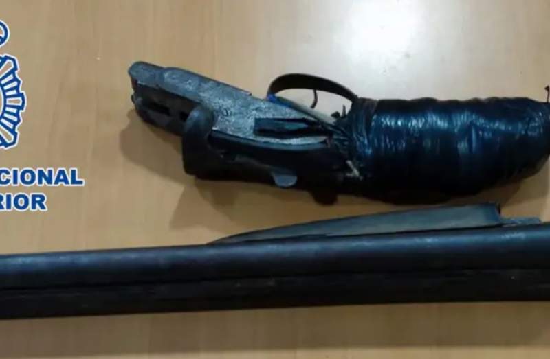 Almeria man arrested for carrying loaded sawn-off shotgun down the street