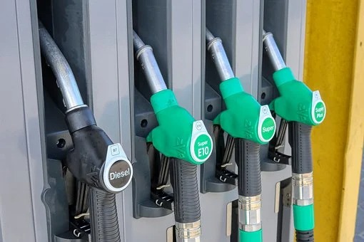 Average UK petrol and diesel prices hit record high, the AA, Spain