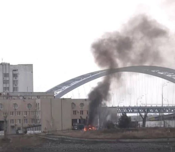 WATCH: Ukraine Defence Ministry seen "burning top-secret government documents"