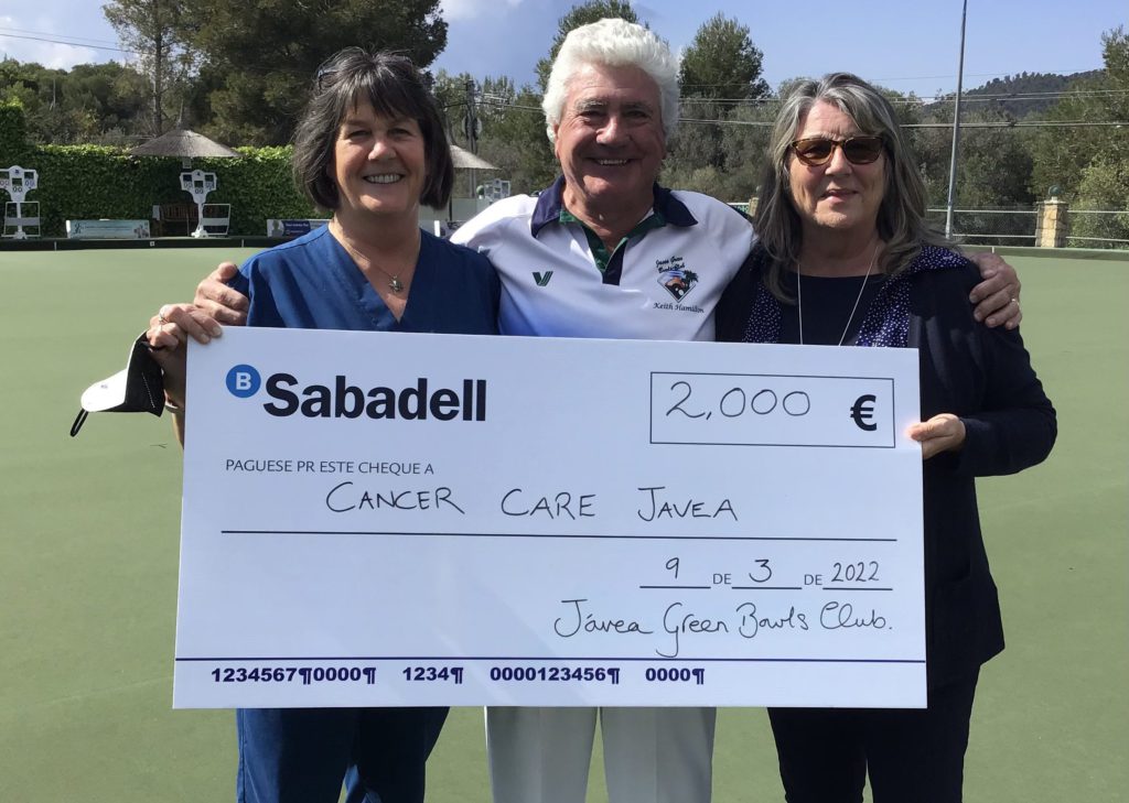 Javea Green Bowls Club raises funds for Cancer Care