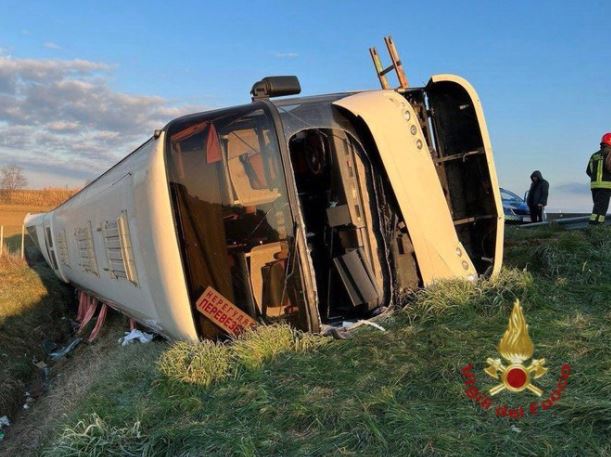 One dead and several injured in Italian bus crash