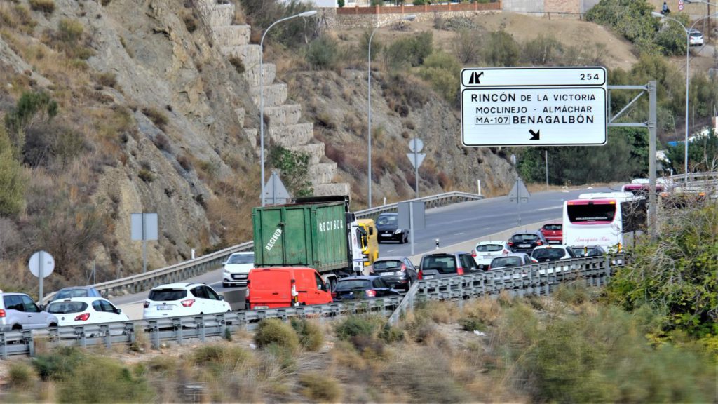Lorry accident affects A-7 motorway in Rincon de la Victoria