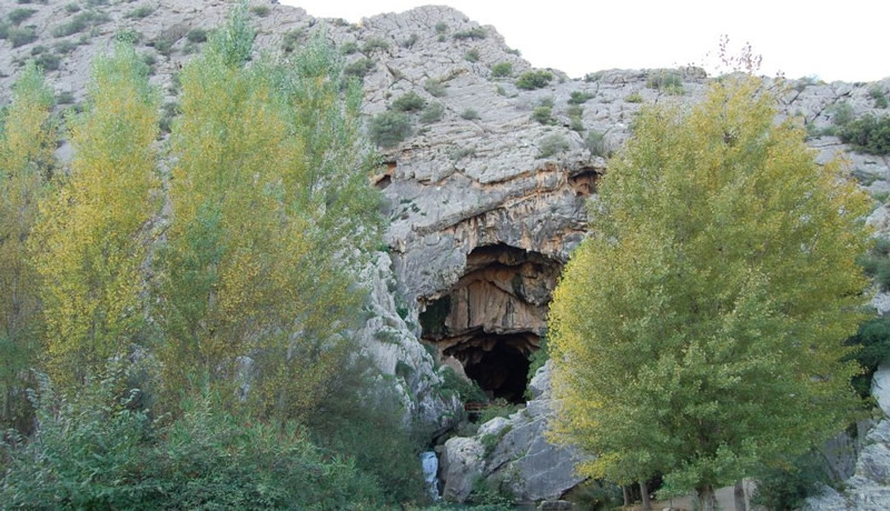 Woman evacuated by helicopter after four-metre fall inside Almeria's Cueva del Gato