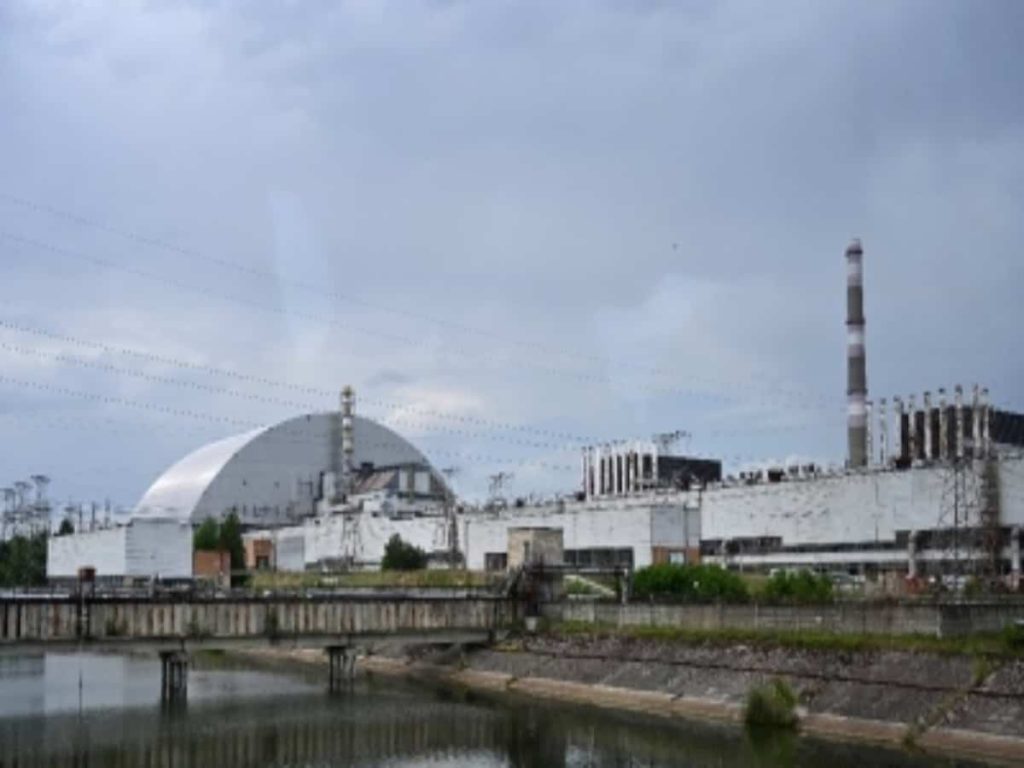 Russian forces attack Ukrainian checkpoints in Slavutych, home to many workers at Chernobyl Nuclear Power Plant