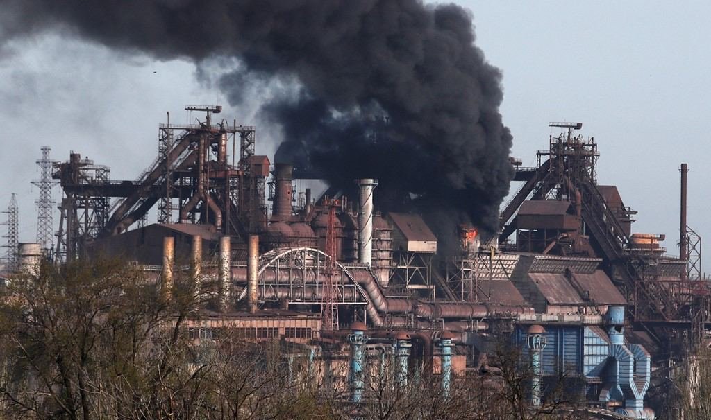 Black smoke billows from Azovstal plant in Mariupol, where Ukrainian soldiers and civilians are pinned in