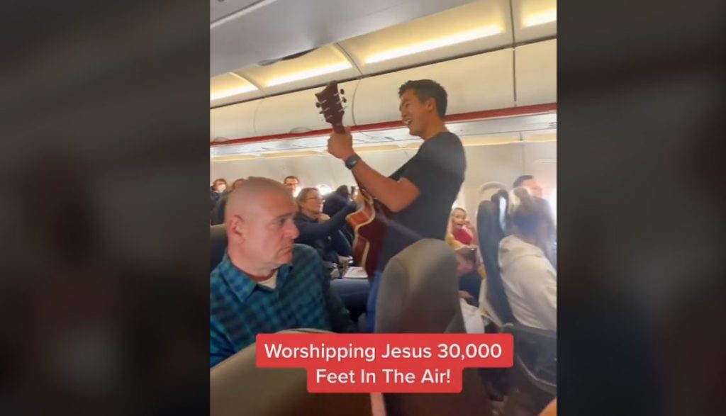 Christian gospel flashmob on Easyjet plane, pray for Ukraine say singers