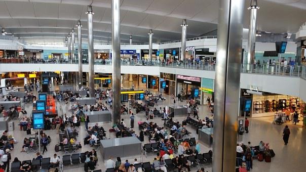 Grant Shapps unveils measure to ease flights chaos