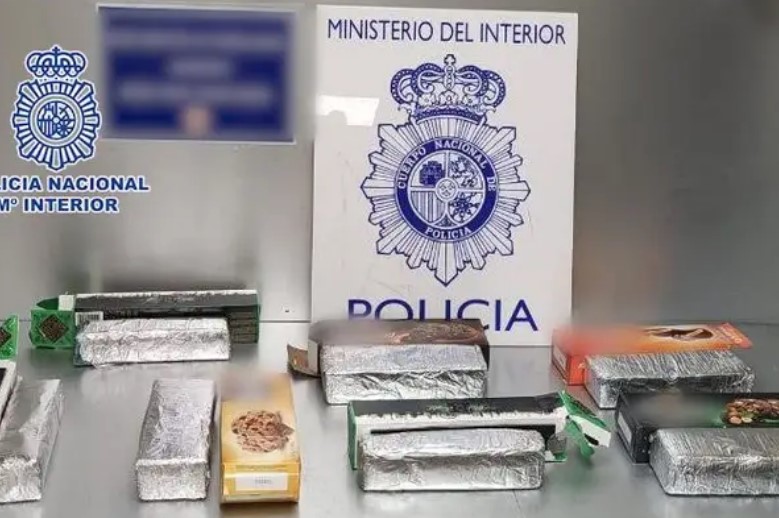 Arrested at Madrid airport for smuggling cocaine in chocolate chip cookies