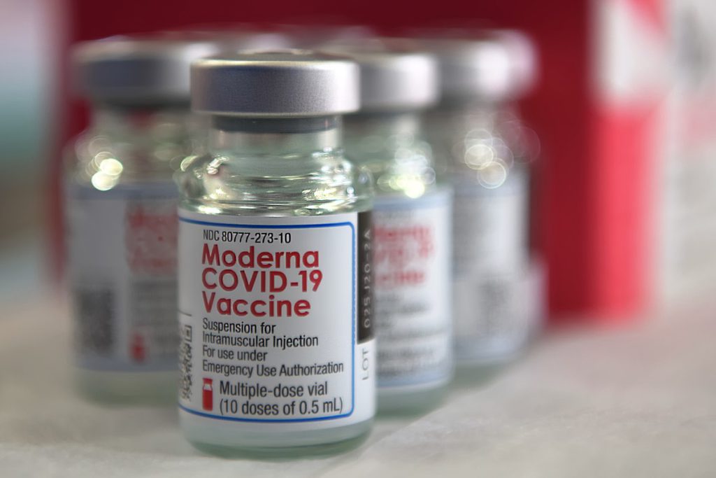 Spain's Ministry of Health recalls batch of Moderna vaccine after finding "foreign body" in vial
