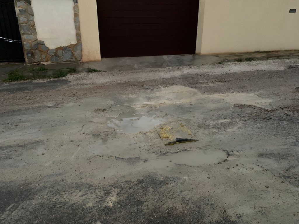 Residents complain of pothole misery on roads in Orihuela Costa, Alicante