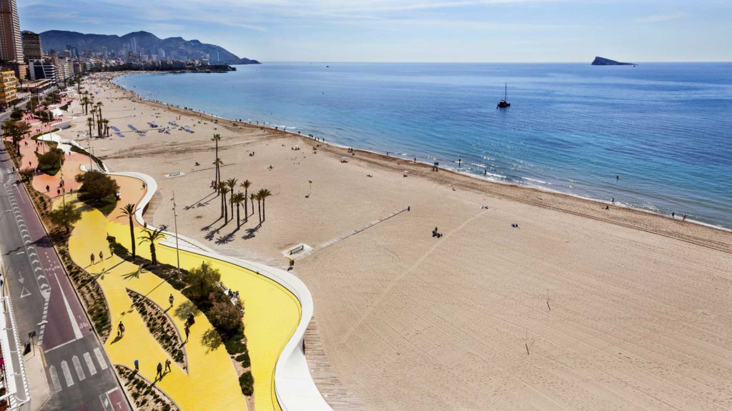 Improved image for walkway adjoining the Poniente beach in Benidorm, Alicante