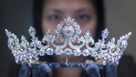 Exquisite diamond tiara worn at two royal coronations showcased at Hancocks London