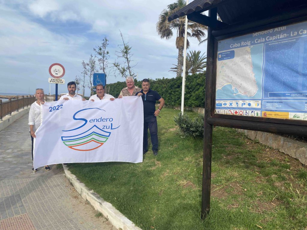 Cabo Roig (Alicante) keeps the Blue Flag flying high in Orihuela Costa