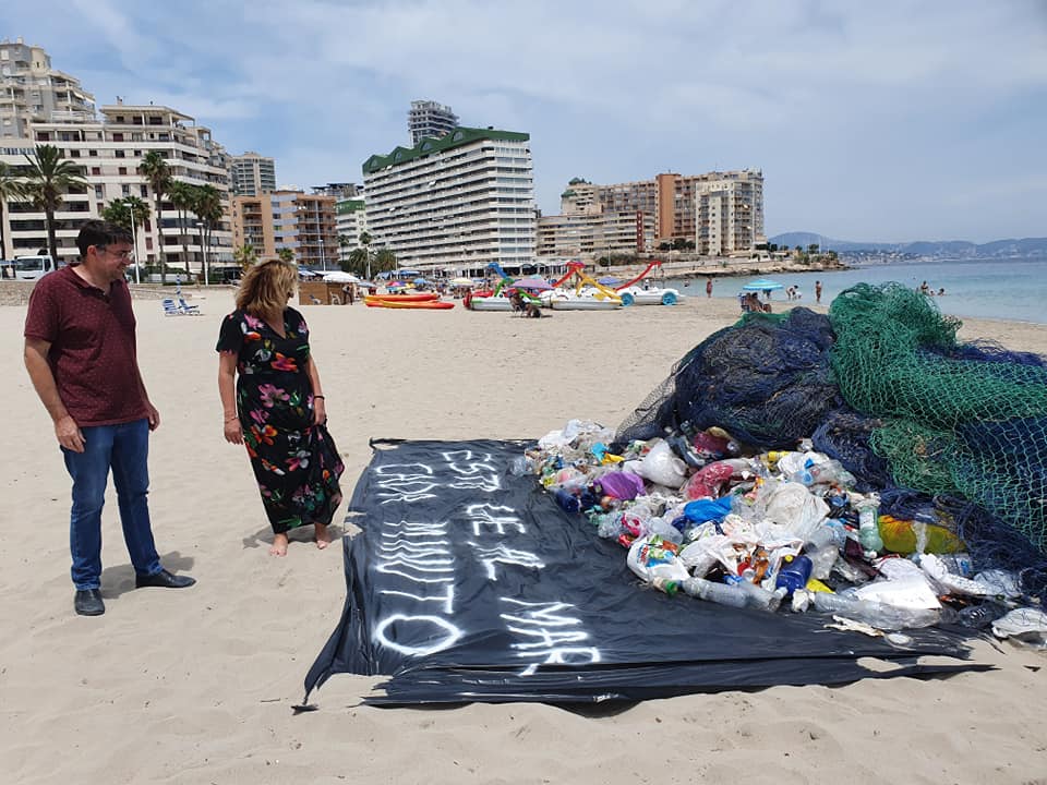 Rubbish on La Fossa beach, Calpe (Alicante) put to good use