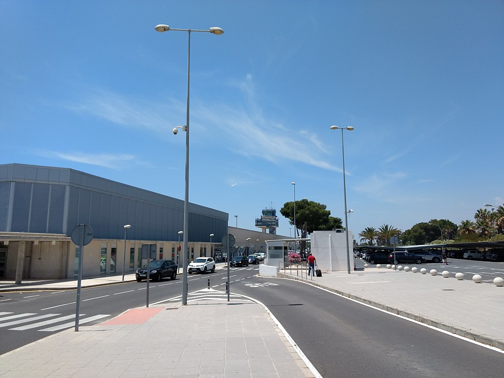 Almeria Airport flies high once more for national and international visitors