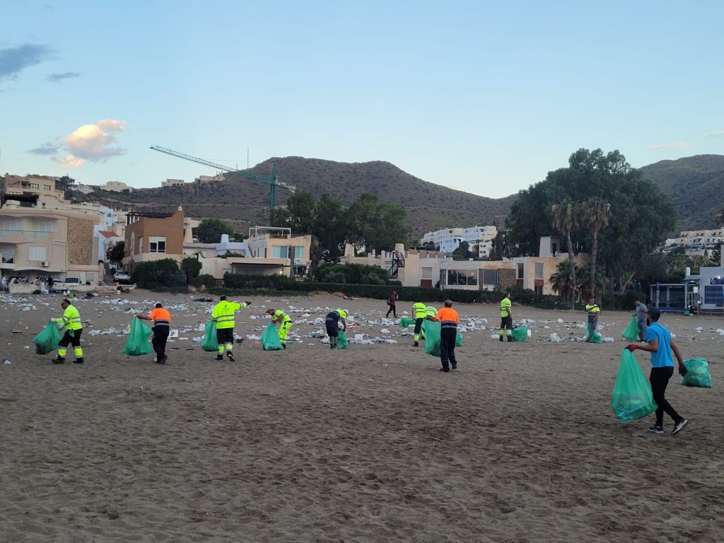 San Juan revellers left all their rubbish on Nijar (Almeria) beaches