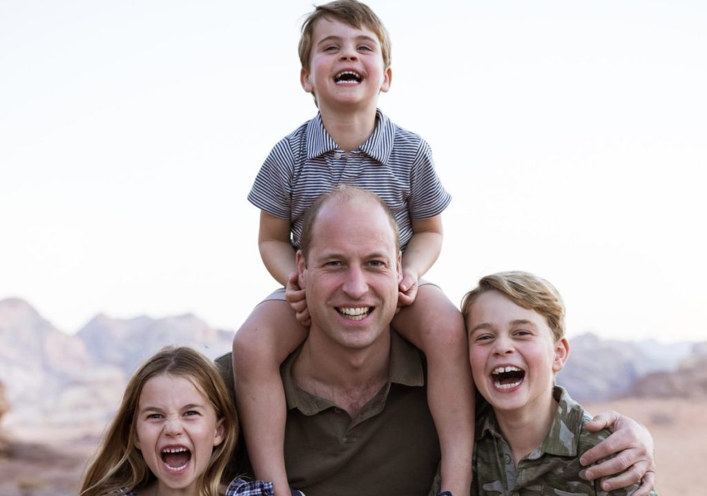 Prince William poses with his three children in Jordan for Father´s Day photo