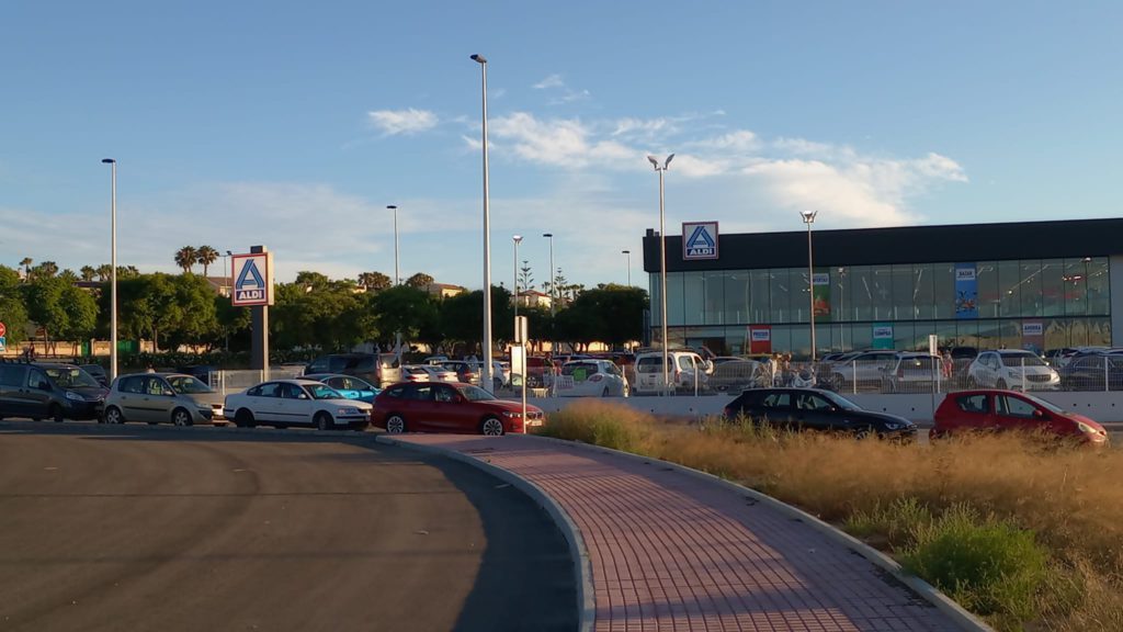 Arrival of new Aldi in Gran Alacant proves a success as cars queue for miles